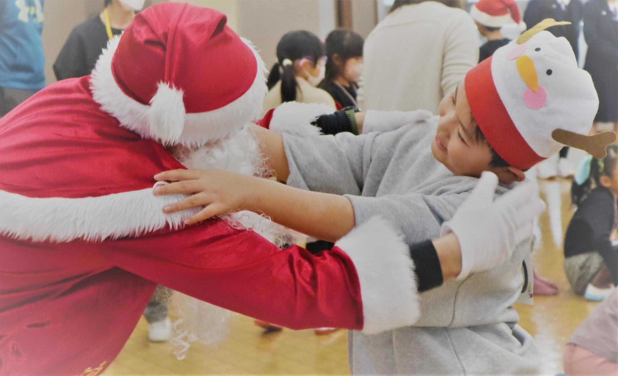 お互いの肩を持って、せーの