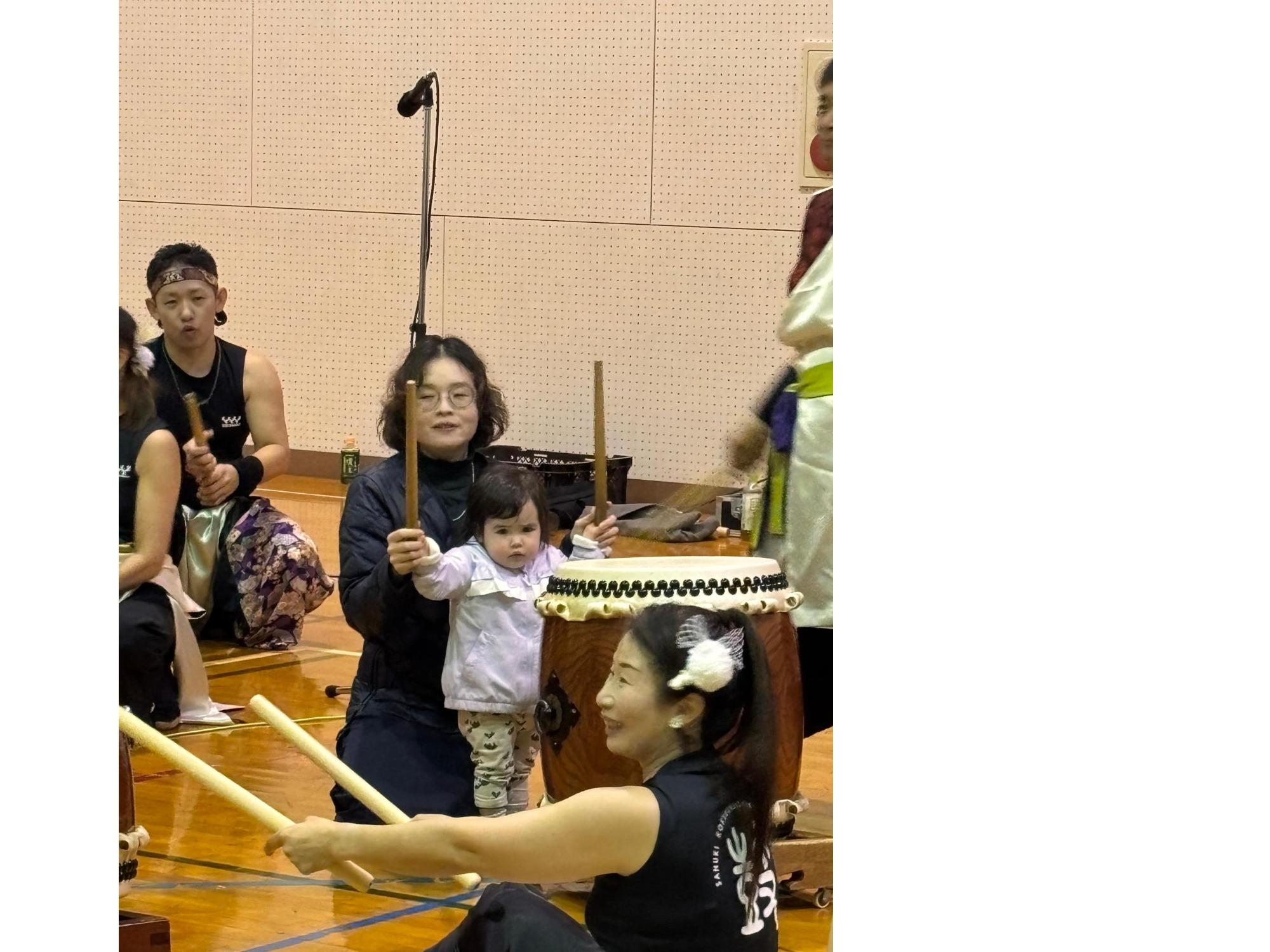 ワークショップに参加するこどもたち