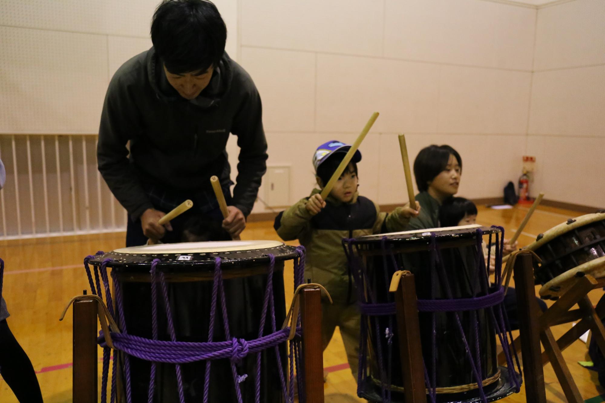 ワークショップに参加するこどもたち