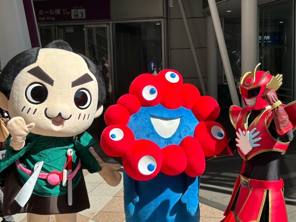 ミャクミャクと銭形くんと一緒に