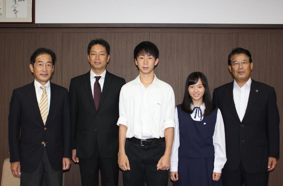 表敬訪問での記念写真