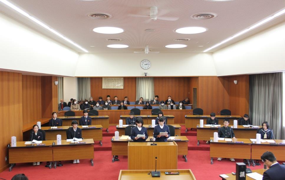 子ども議会が行われている様子の写真