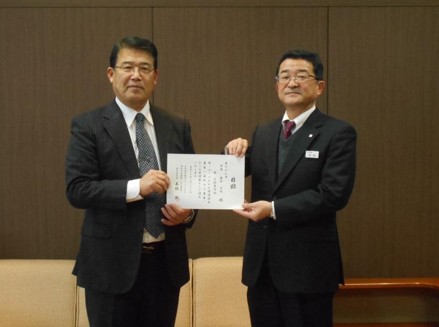 贈呈式での記念写真