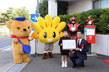 市長賞が授与された中山さんとの集合写真
