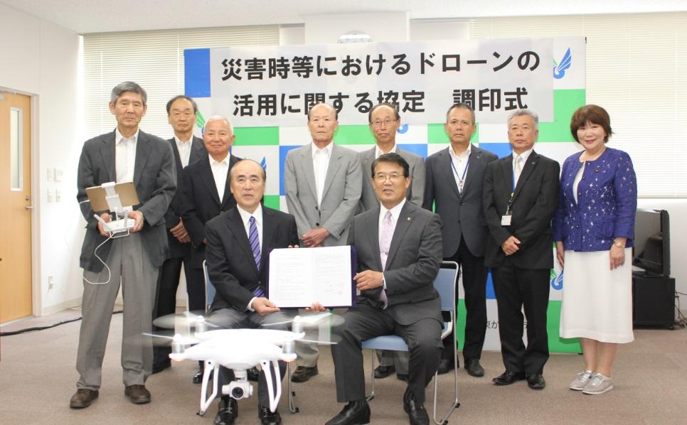 三本松地区活性化協議会との協定調印式での集合写真