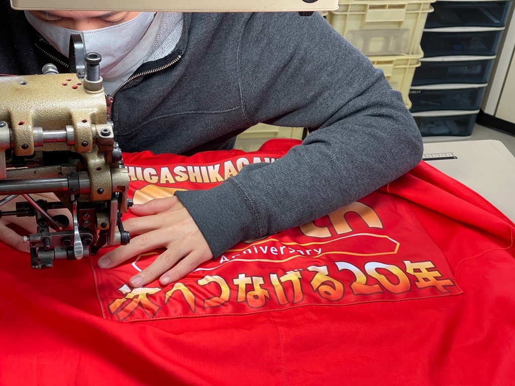 マント制作中の様子