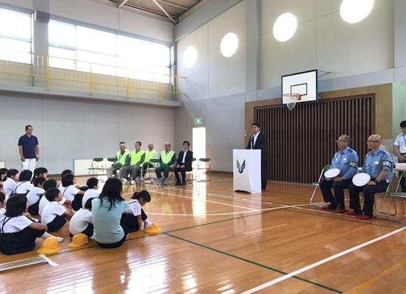 自転車大会壮行会にて挨拶をする市長の写真