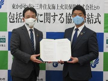 協定締結式での記念写真