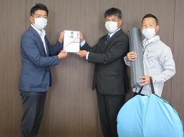 ハウスサービス協力会の方々と市長の記念写真
