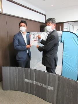 寄贈していただいたときの写真
