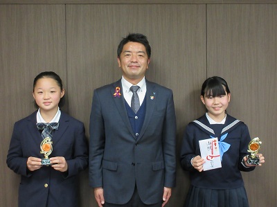 表敬訪問の際の参加した方々での集合写真