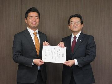 贈呈式でのコープかがわ様との記念写真