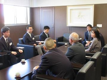 激励会が行われている様子の写真