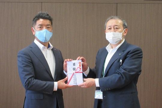 贈呈式での記念写真