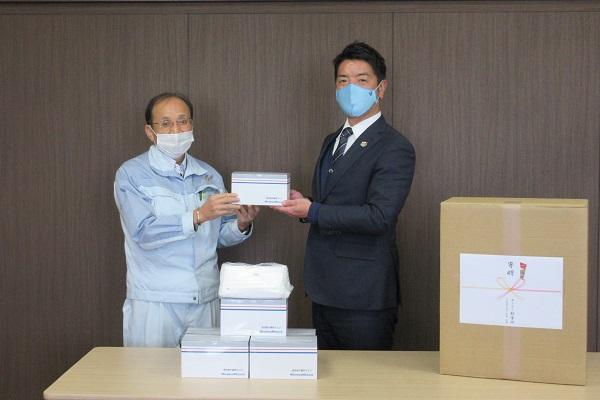 寄贈式でのエーコー精密株式会社様との記念写真