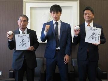 表敬訪問での記念写真