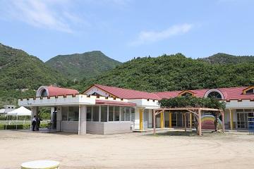 福栄やまびこ交流センターの外観の写真