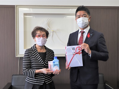 有限会社松村薬局様と市長との写真
