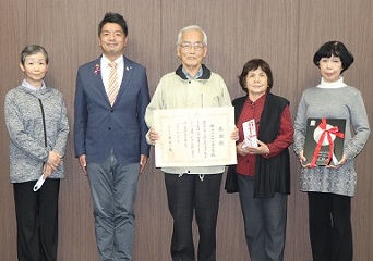 表敬訪問に参加した方々での集合写真