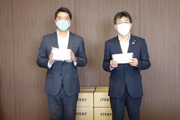 寄贈していただいたときの記念写真