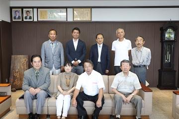 風の湊で音楽を楽しむ会の方々との記念写真