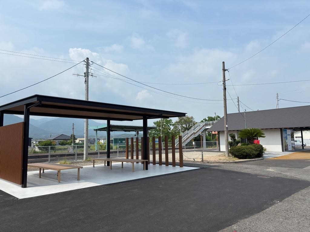 JR引田駅休憩所寄贈02