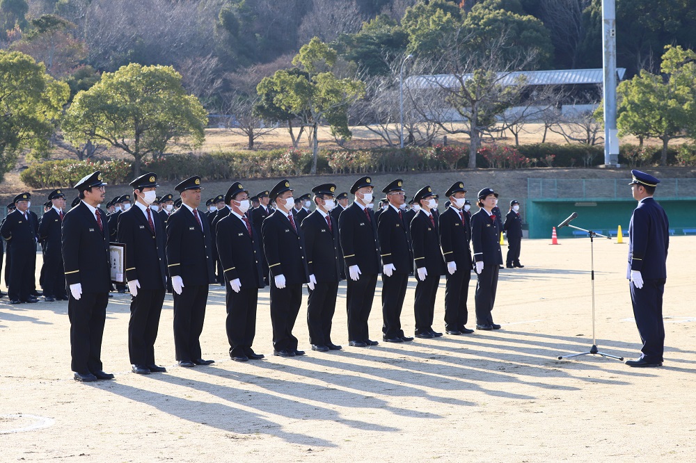 11人の優良団員に市長が功労表彰