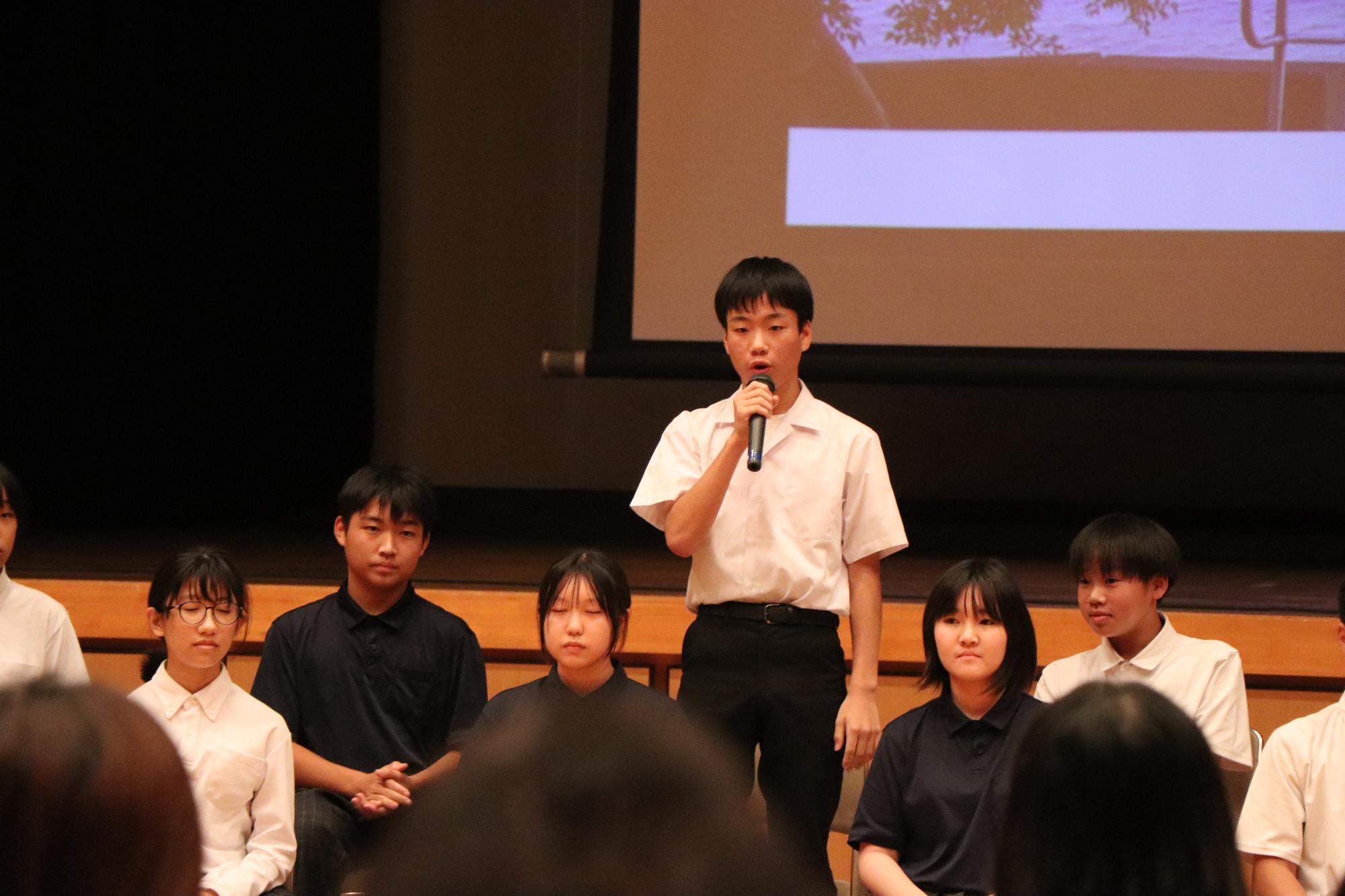 体験談を話す様子