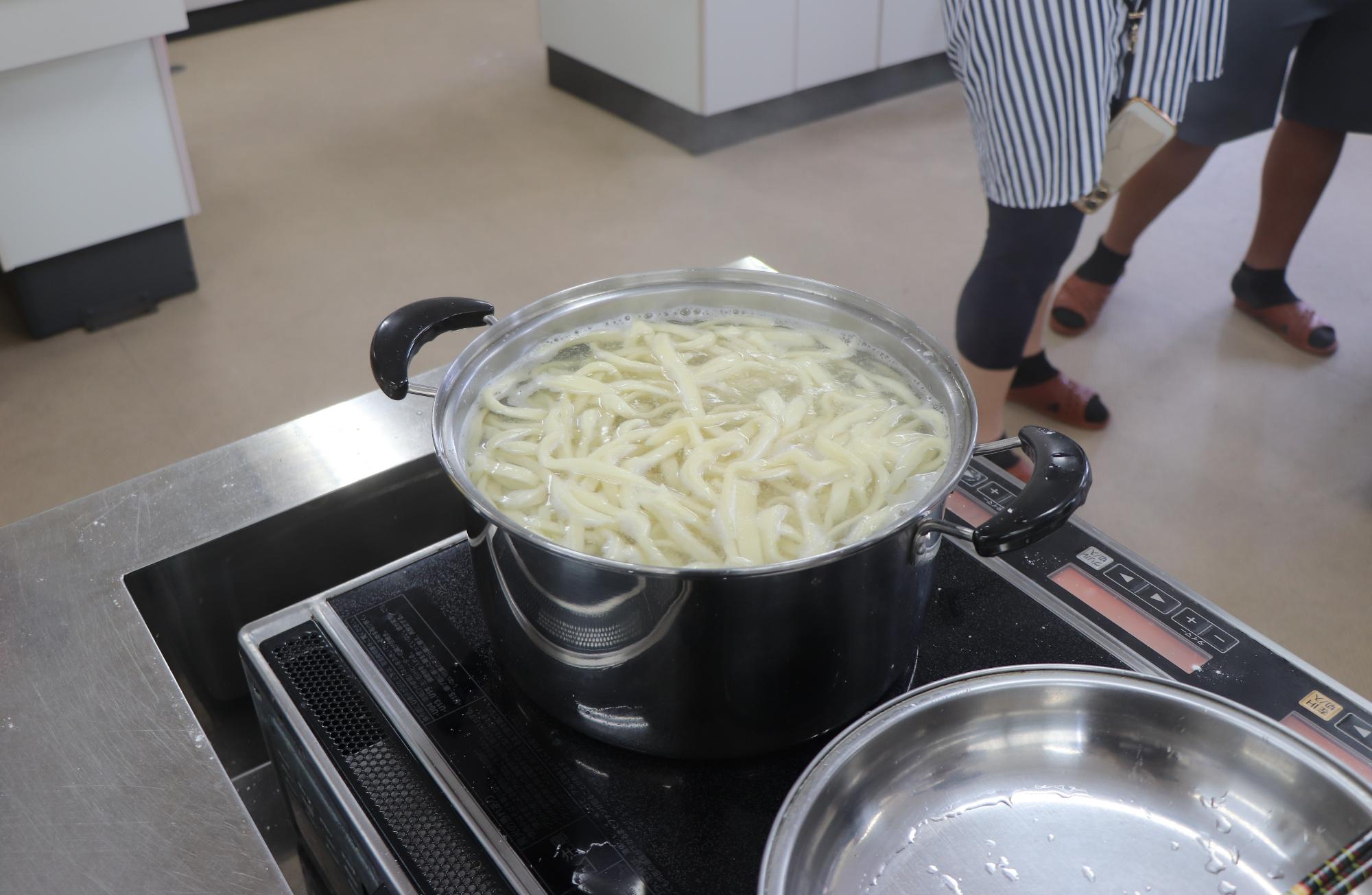 グツグツグツグツ