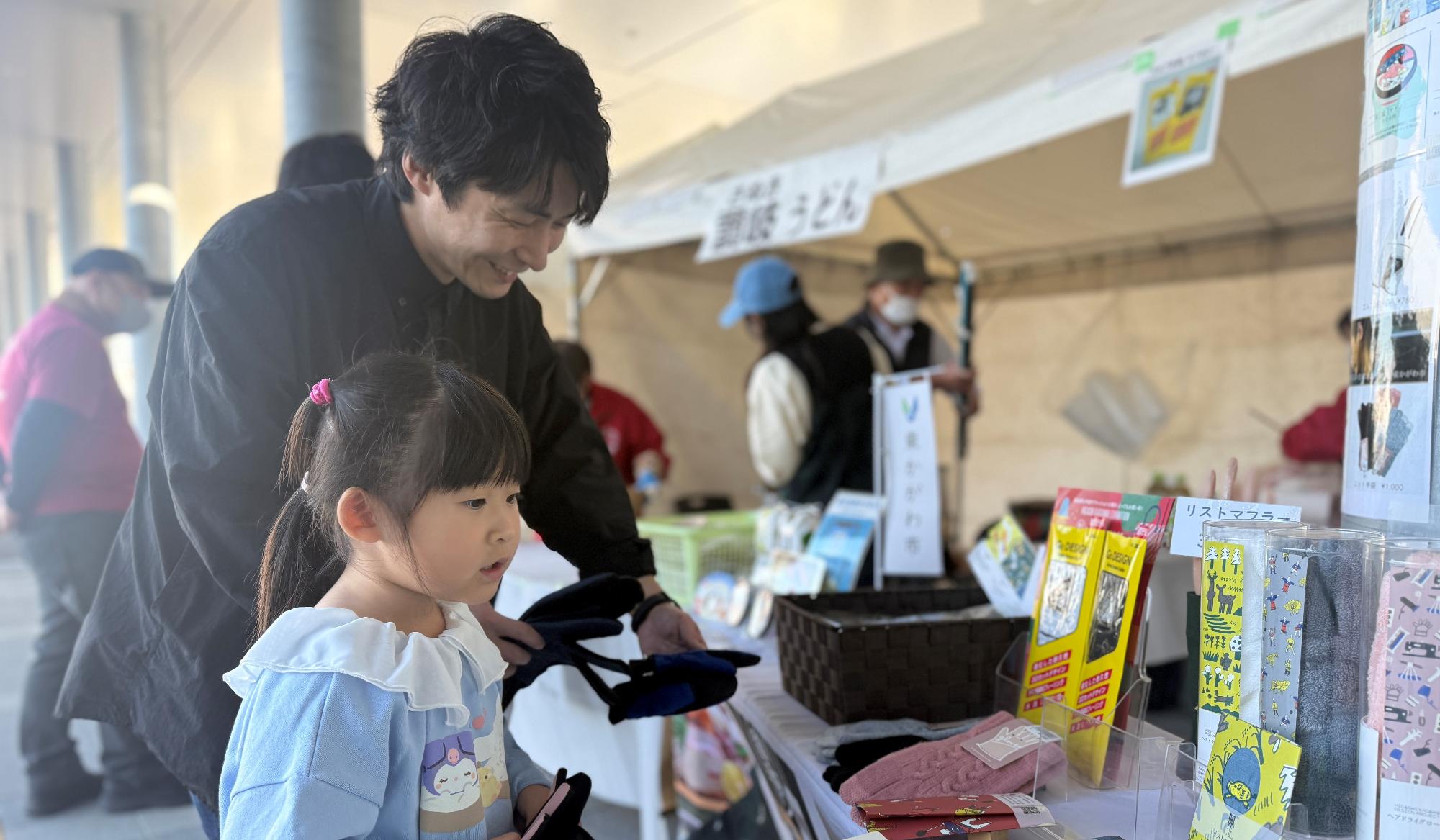 貝塚市「農業祭×ふれあい市」に出店 手袋や食を通じて交流深める