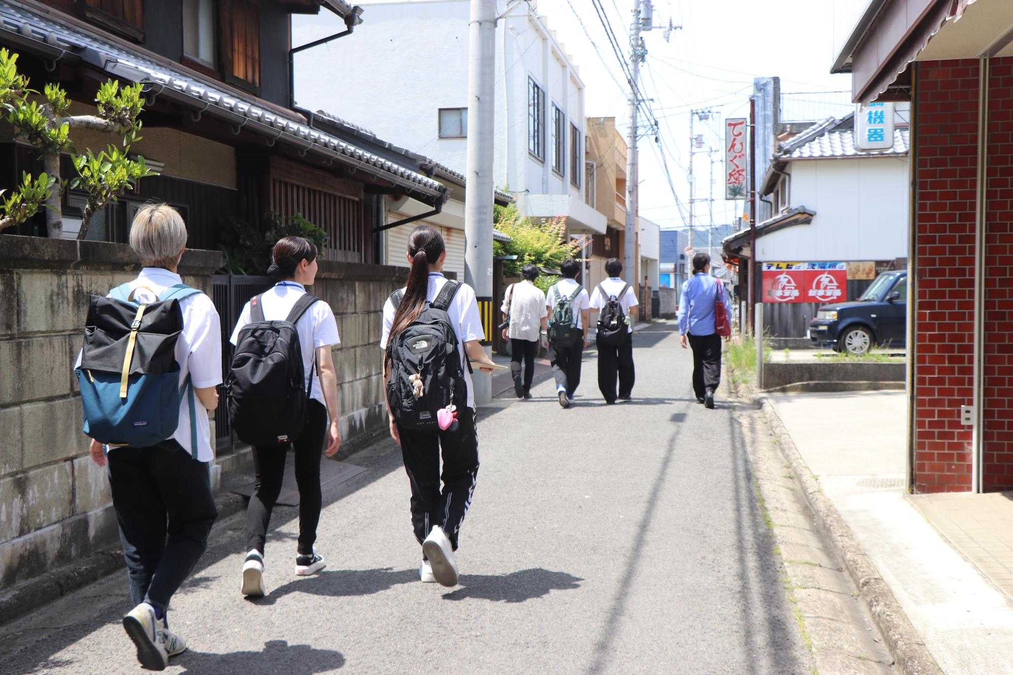町なみを探索中