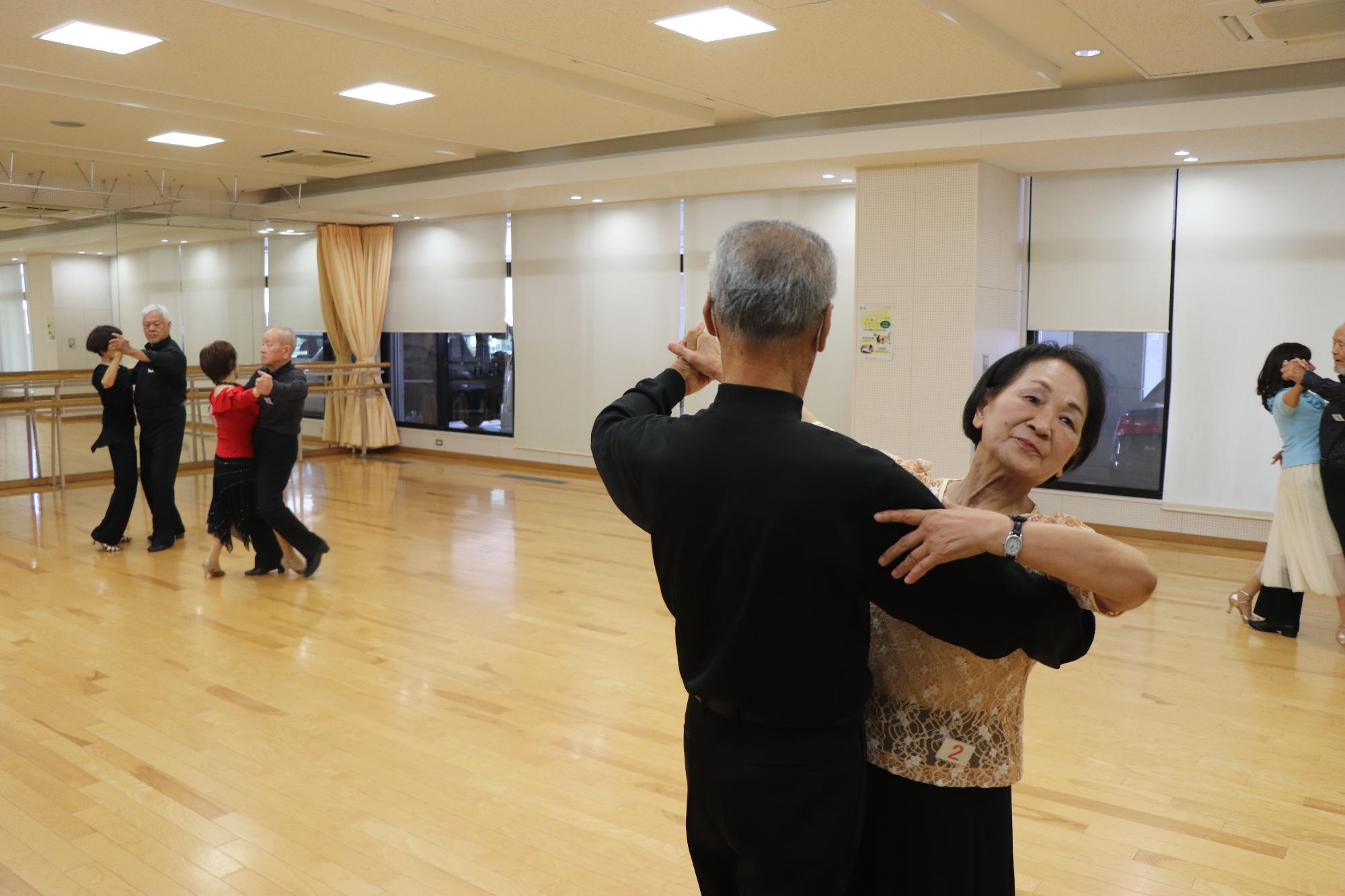 踊る様子