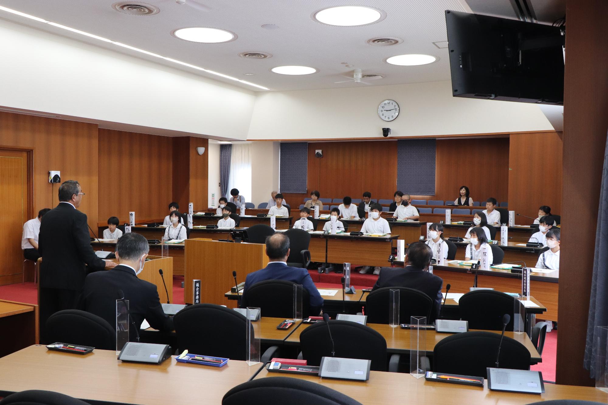 議員から直接、仕事について説明