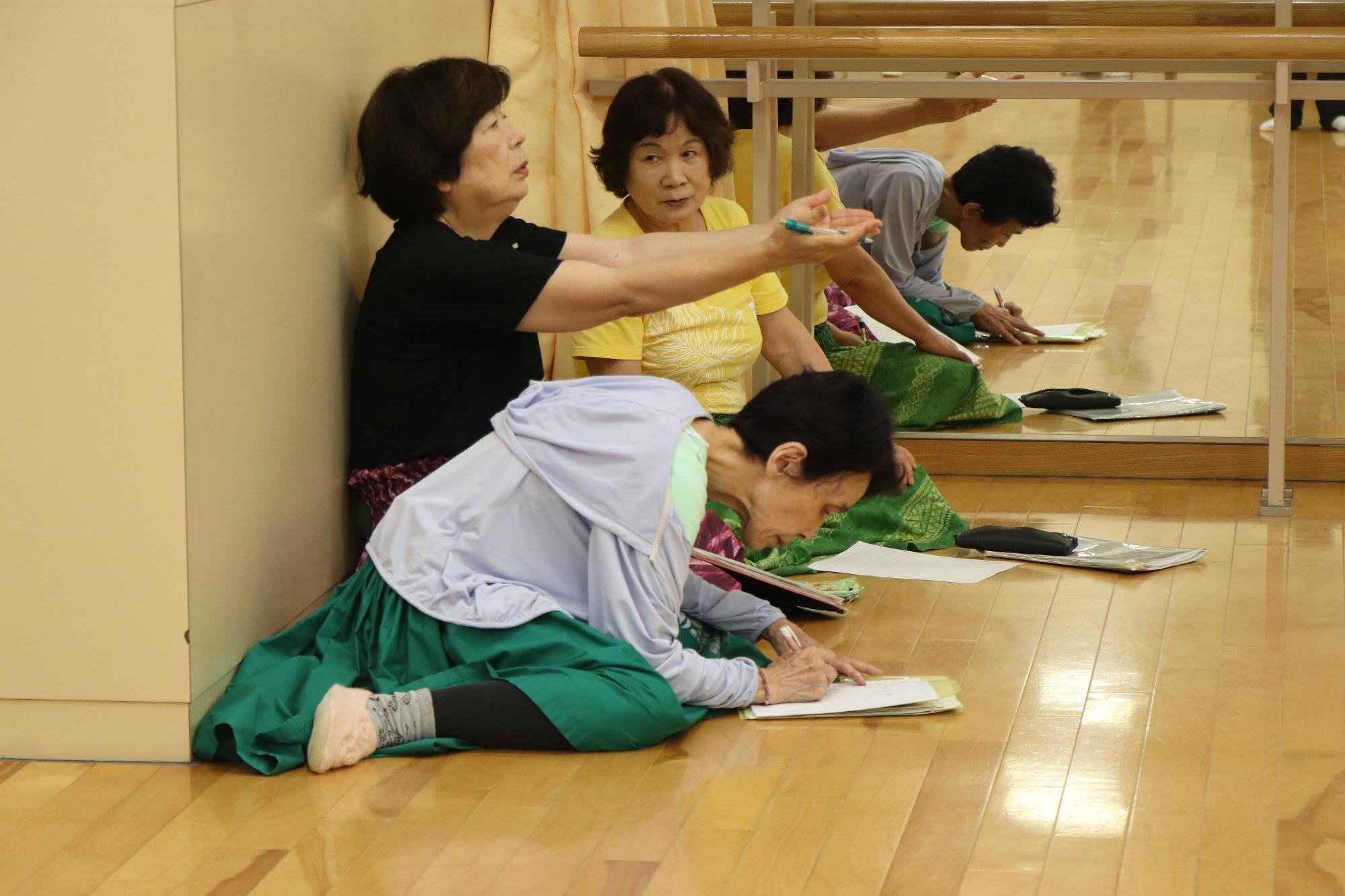 熱心に話し合うみなさん