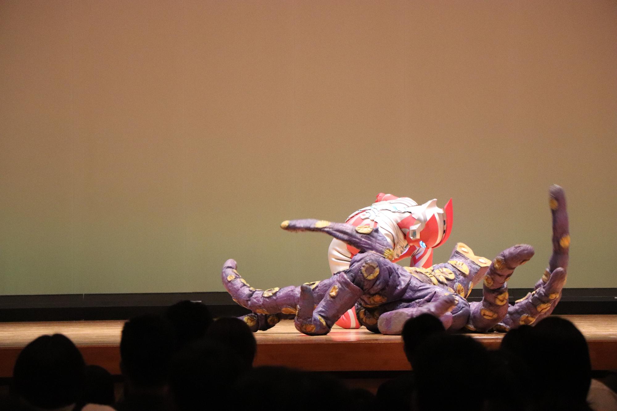 投げたウルトラマン