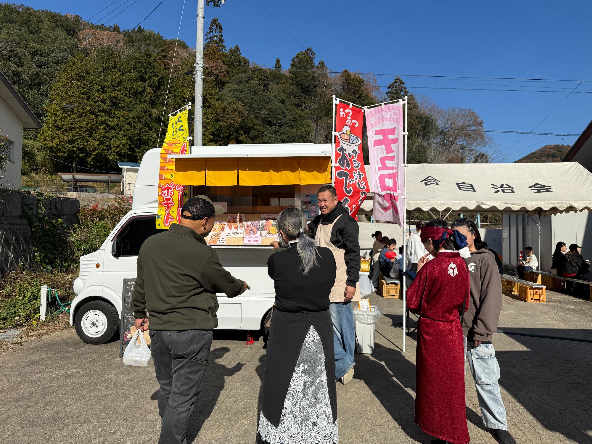 おでんやチュロスを販売