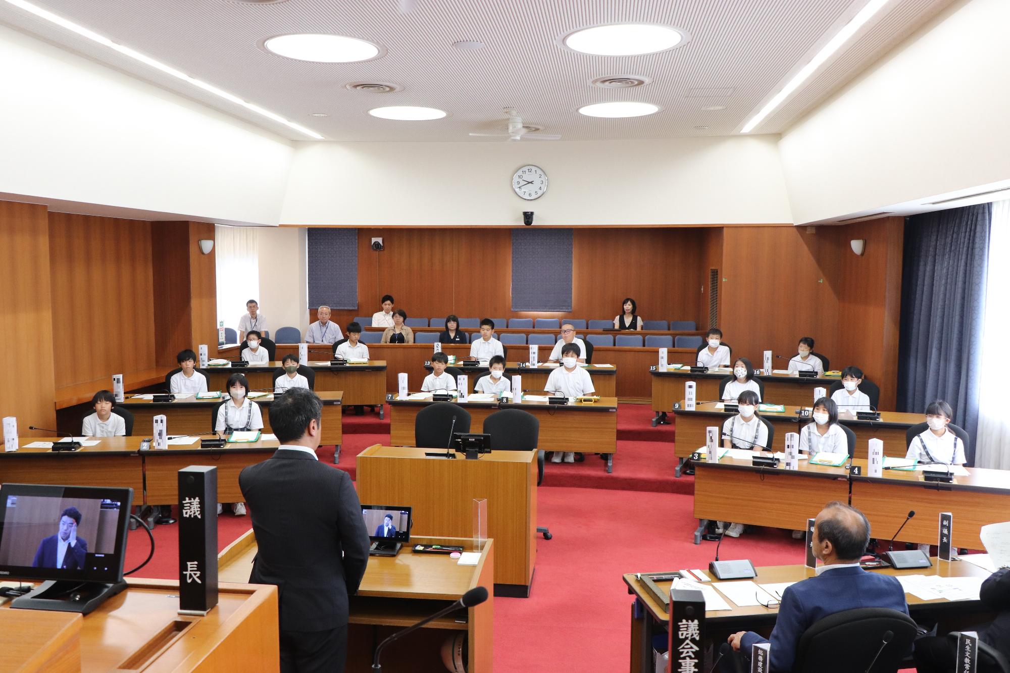 市のことや市長の仕事について話をする市長