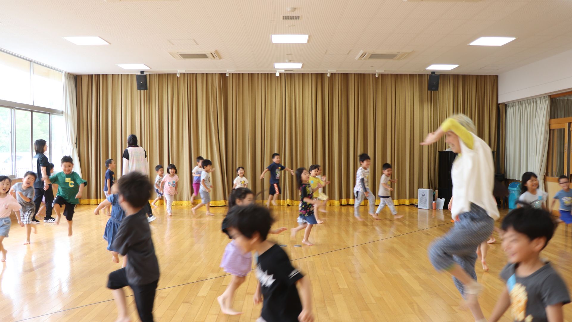 こども園で芸術士との交流開催！