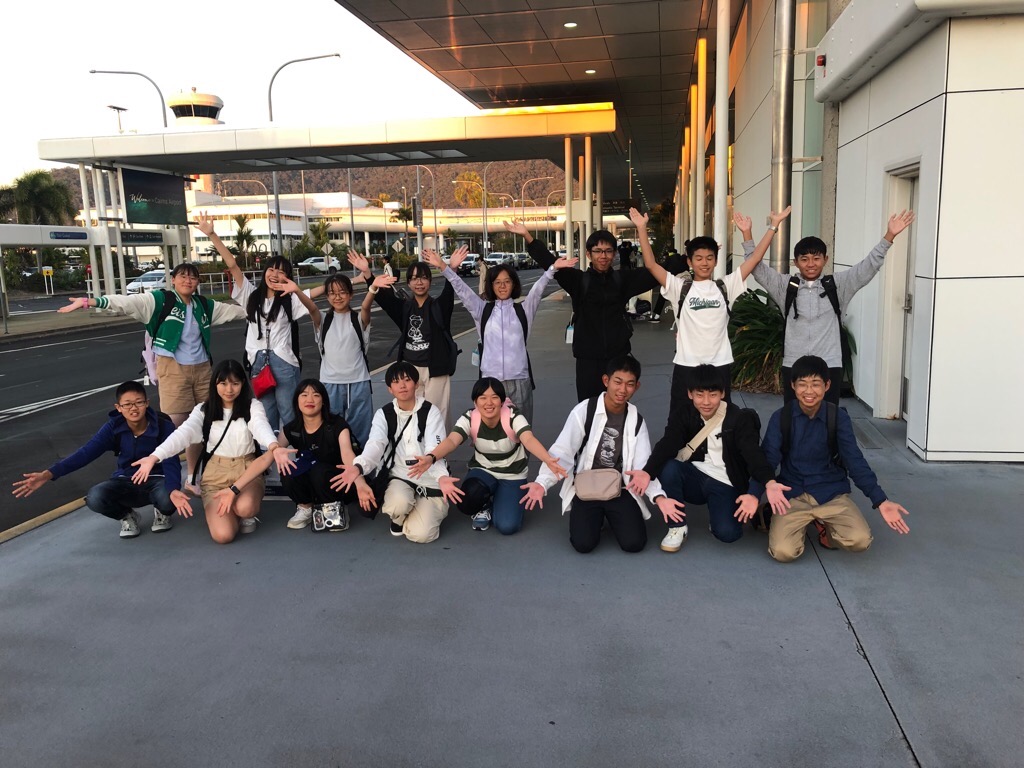 みんな元気にケアンズ空港に到着