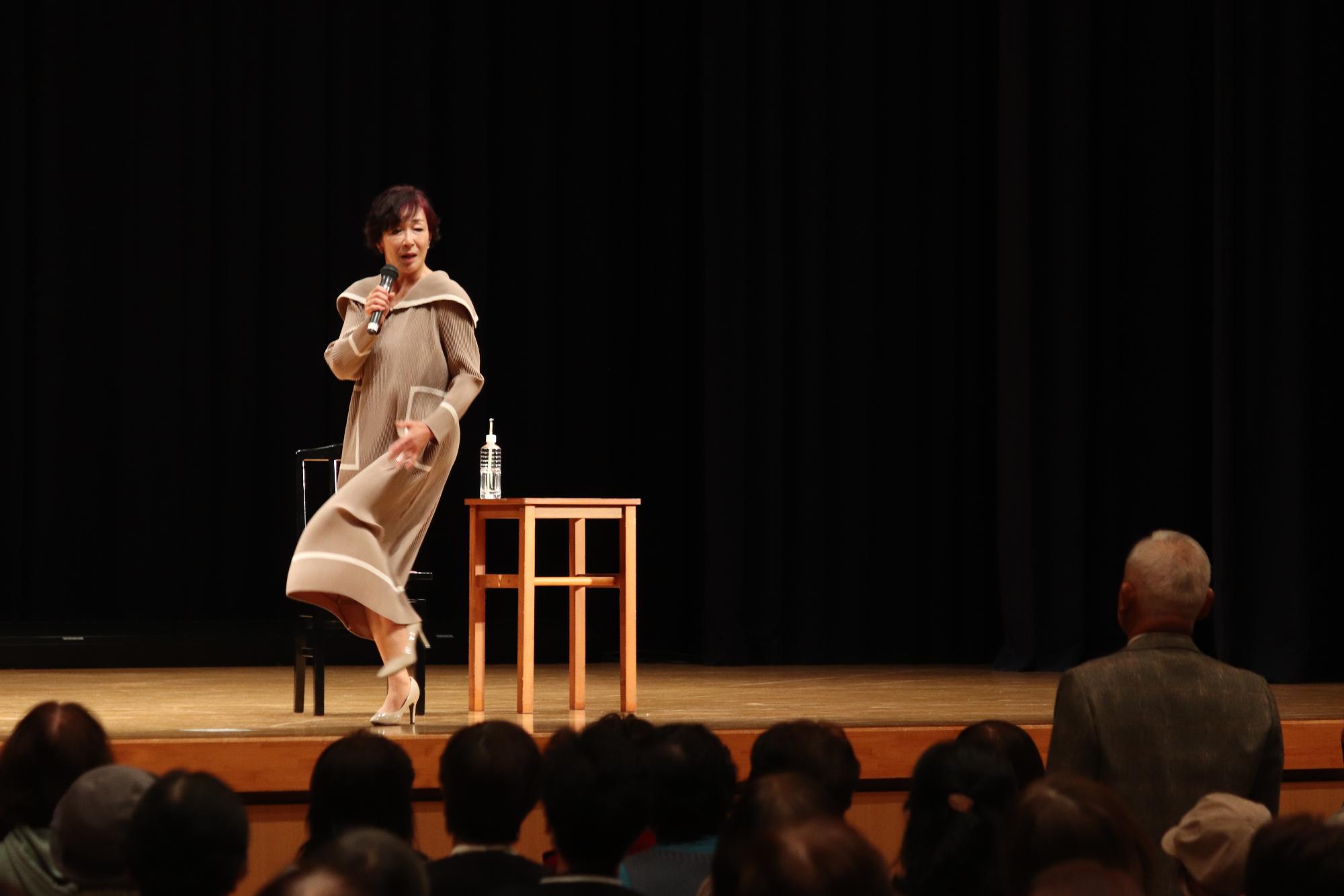 キムラ緑子さんが東かがわ市を訪問