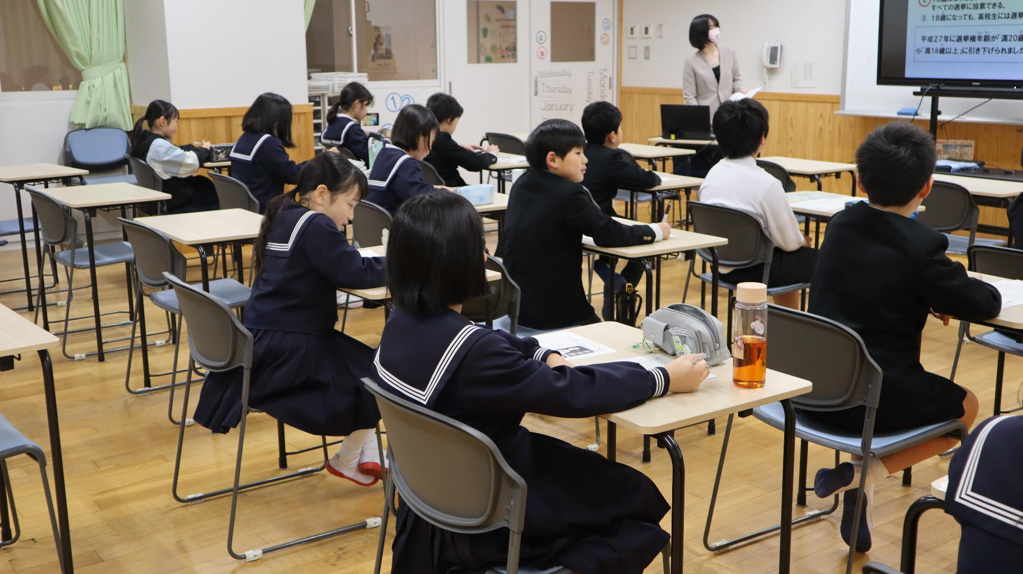 白鳥小学校で選挙啓発出前授業