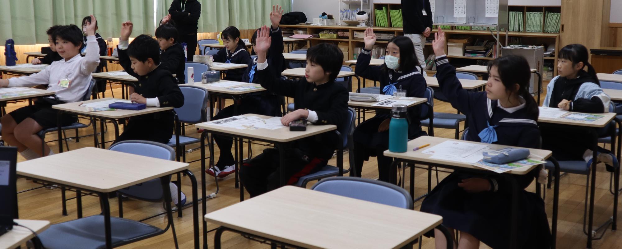 白鳥小学校で選挙啓発出前授業