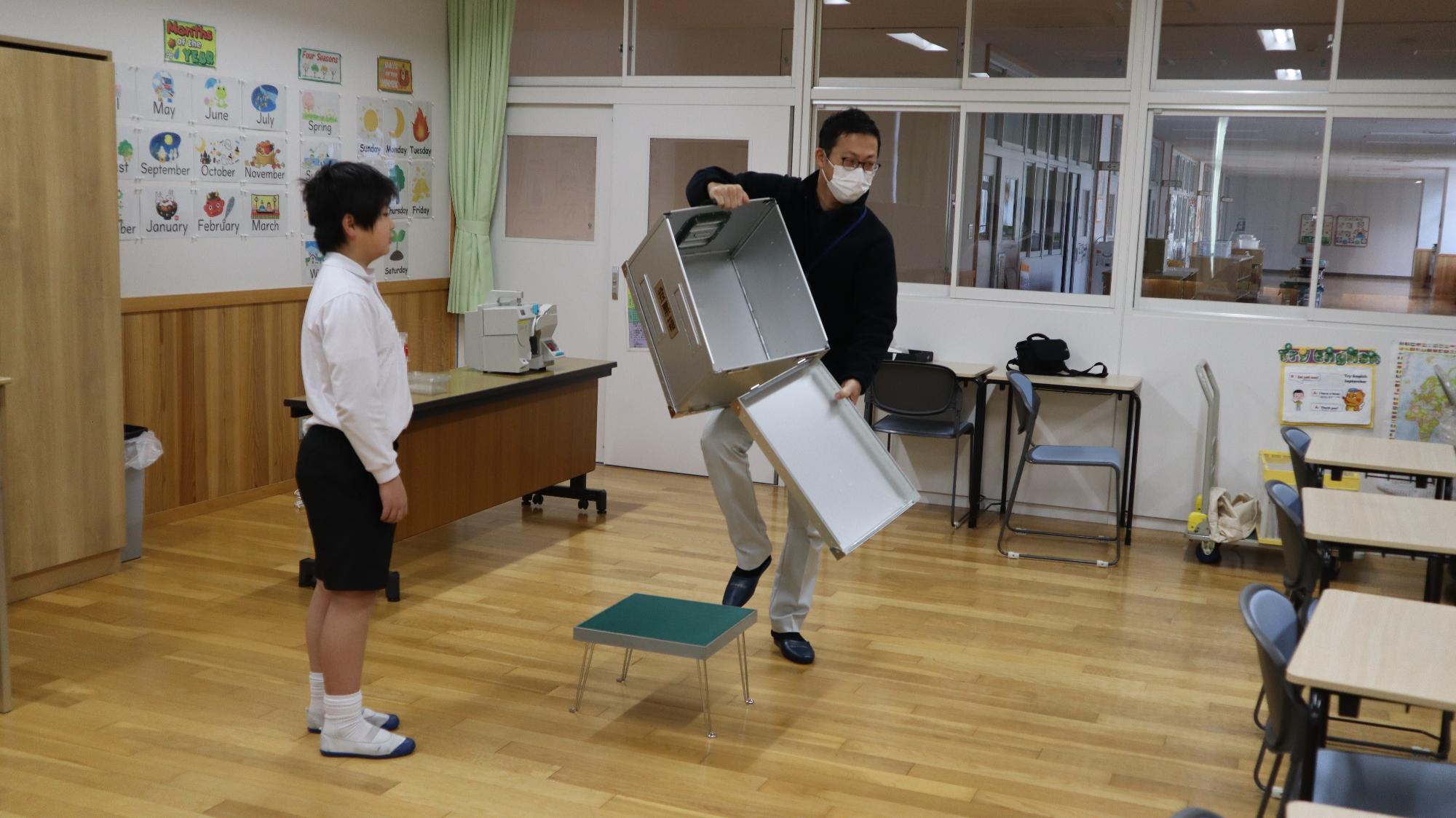 白鳥小学校で選挙啓発出前授業