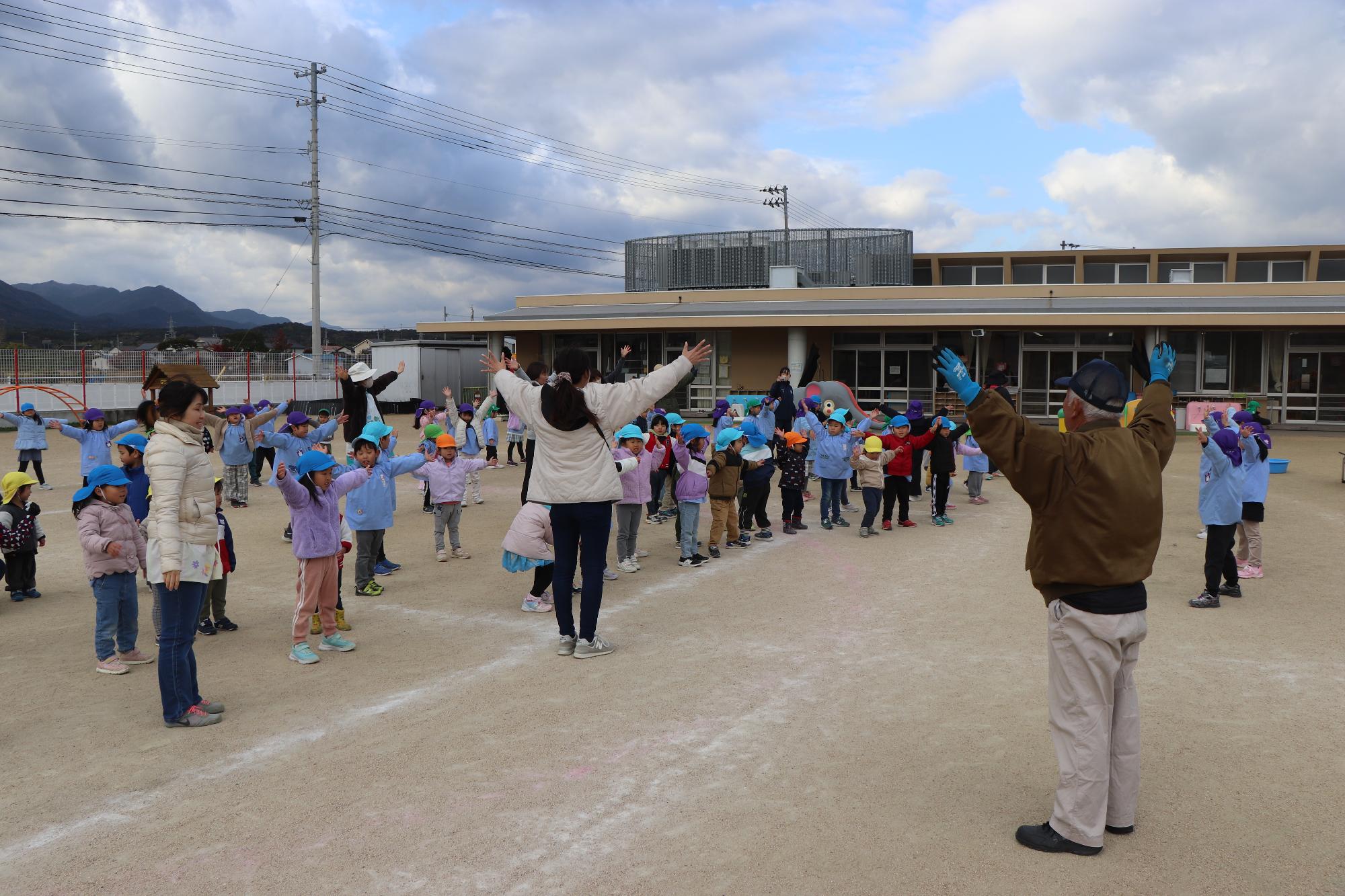 引田こども園で焼き芋作り