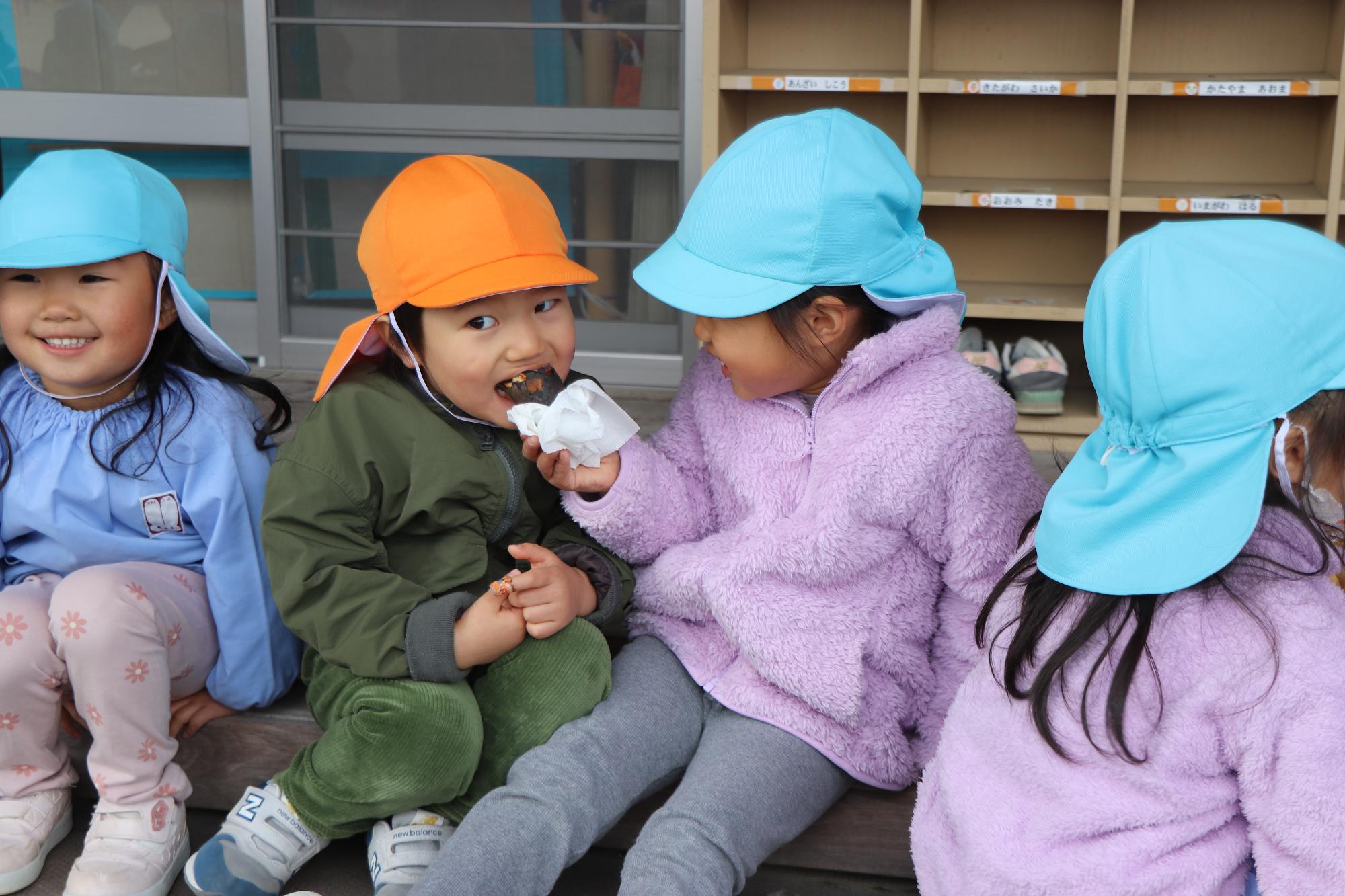 引田こども園で焼き芋作り