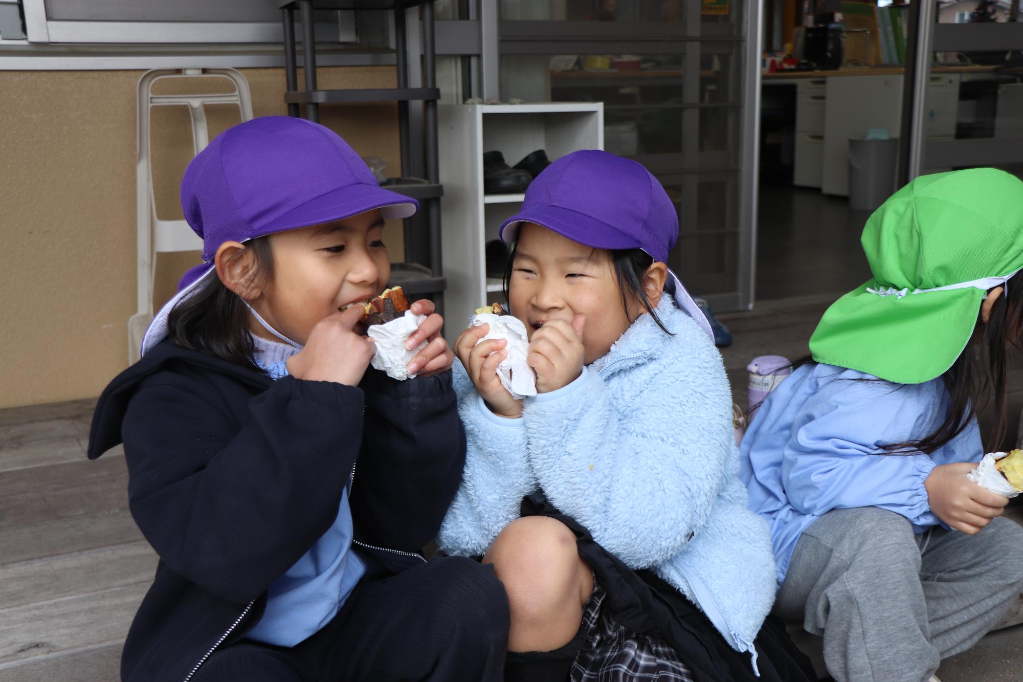 引田こども園で焼き芋作り