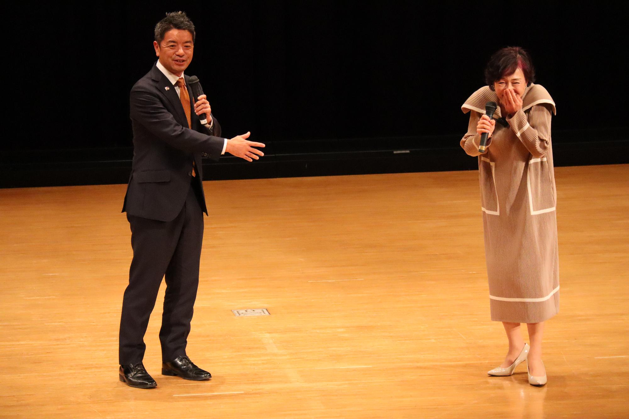 キムラ緑子さんが東かがわ市を訪問