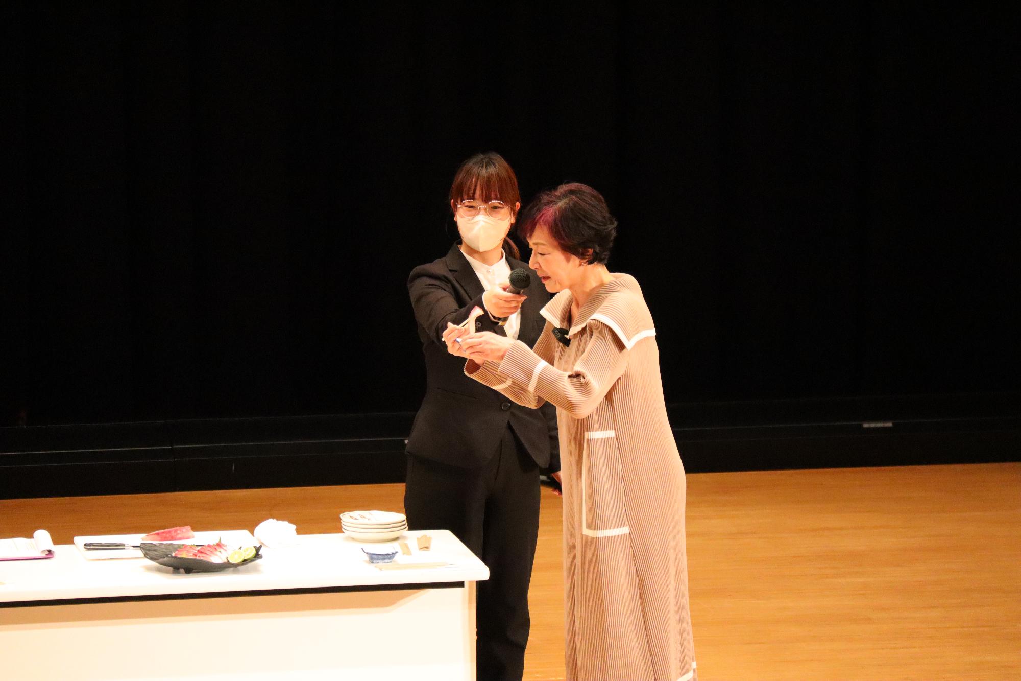 キムラ緑子さんが東かがわ市を訪問