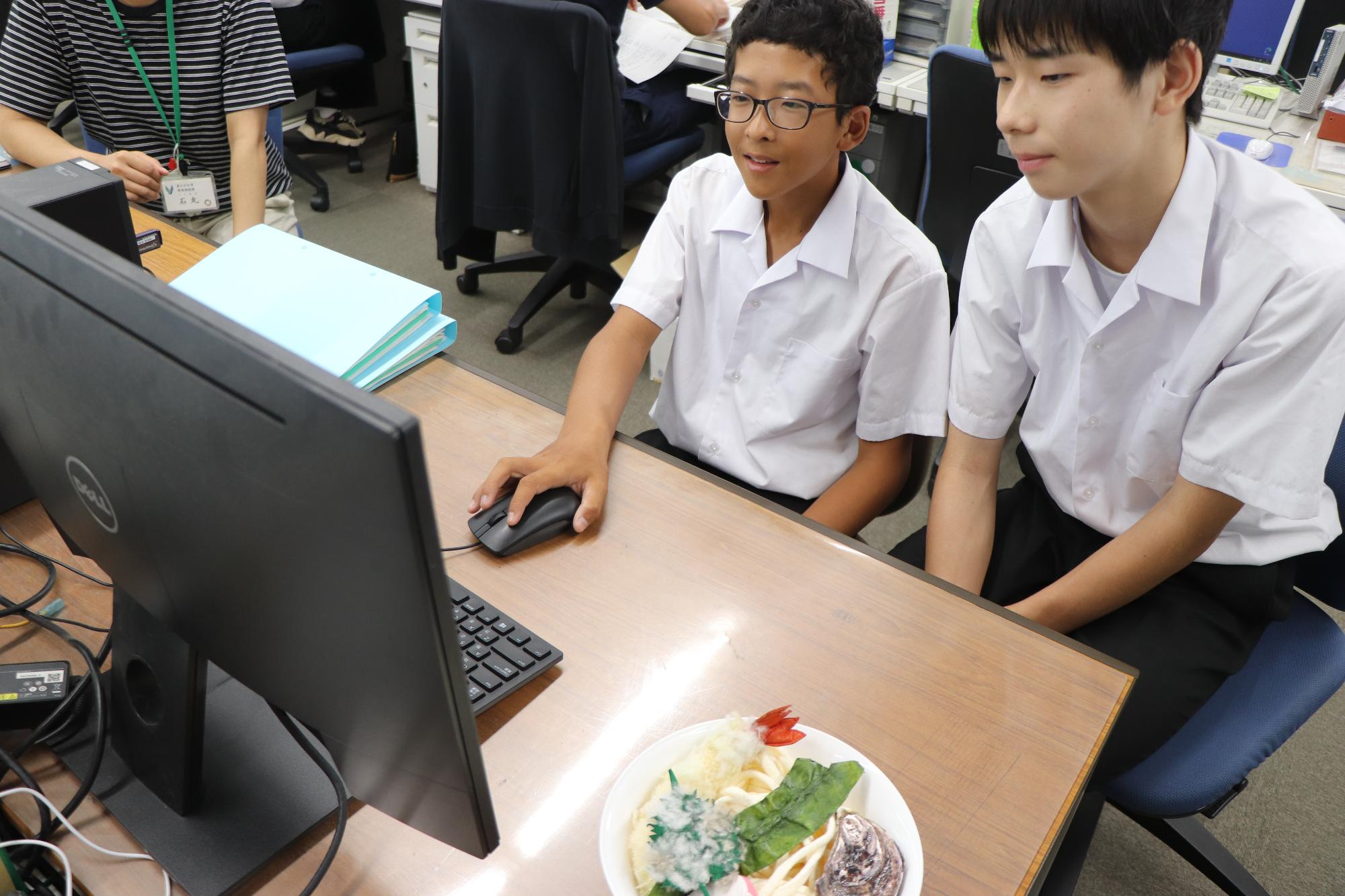 ホームページづくりの様子