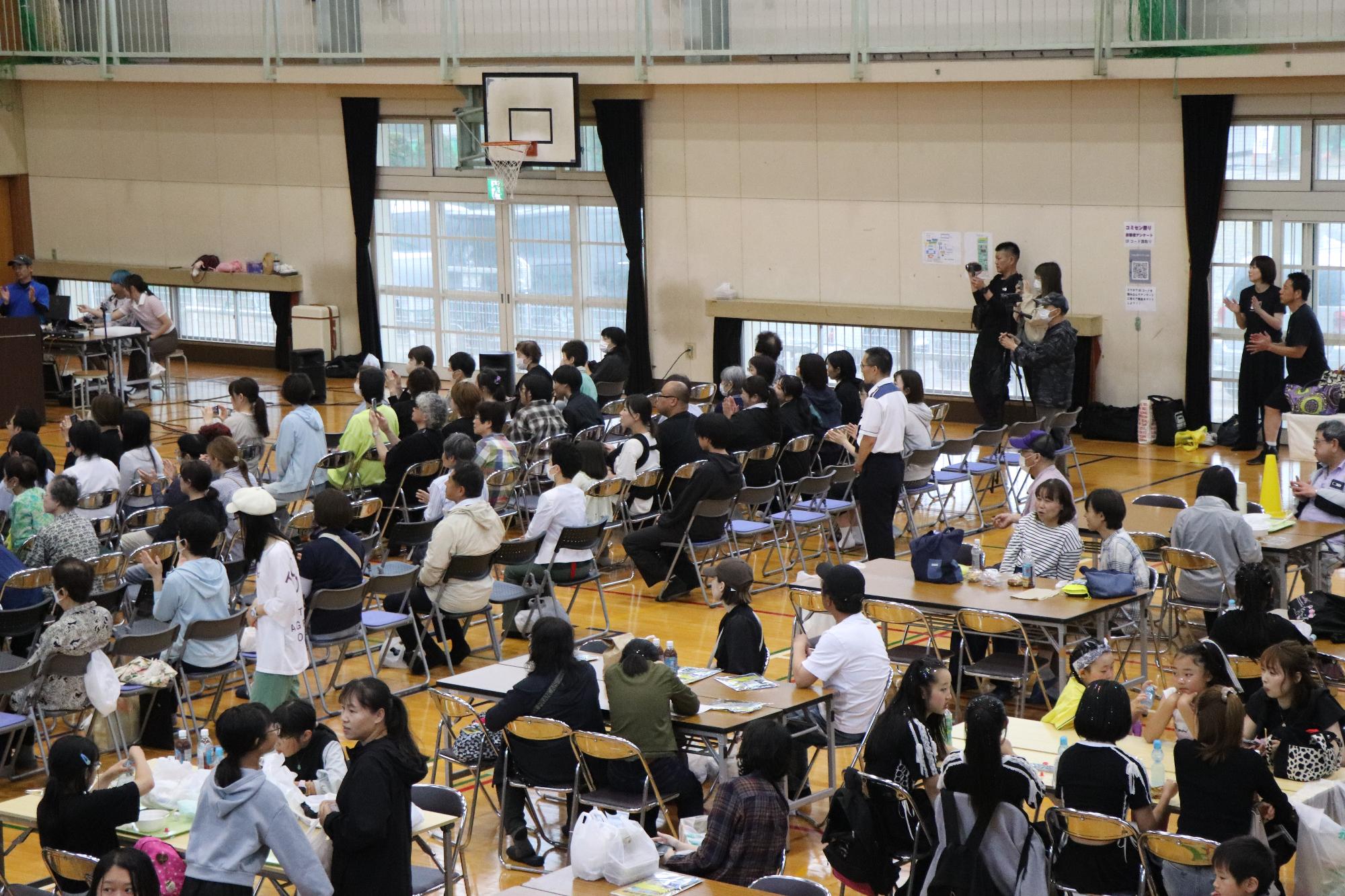 会場の賑わい